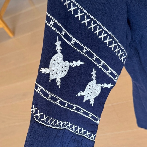 Chic Navy Women's Blouse with Embroidery - Picture 4 of 6